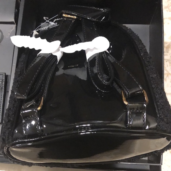 Disney Mickey Mouse Fuzzy Mini backpack gift set - Picture 8 of 12